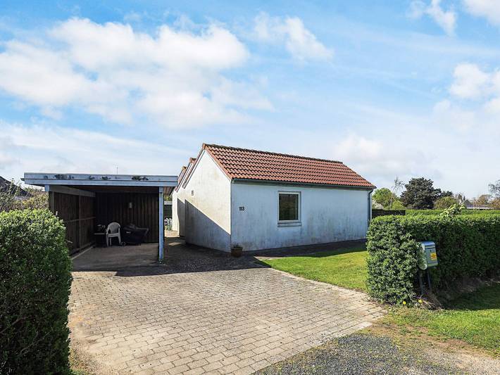 Ferieudlejning for 6 personer, med terrasse og have, børnevenlig i Karrebæksminde