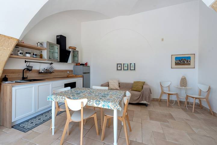 Villa 'Minioti Double Apartament' with Shared Terrace, Wi-Fi and Air Conditioning in Arnesano, Lecce Province