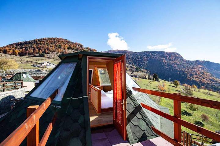 Location de vacances pour 2 personnes, avec Terrasse et Jacuzzi ainsi que Jardin et Piscine à Comune di Châtillon