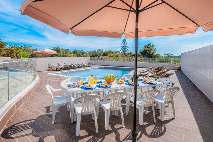 Villa Dubai in Ferreiras, Distrito de Faro
