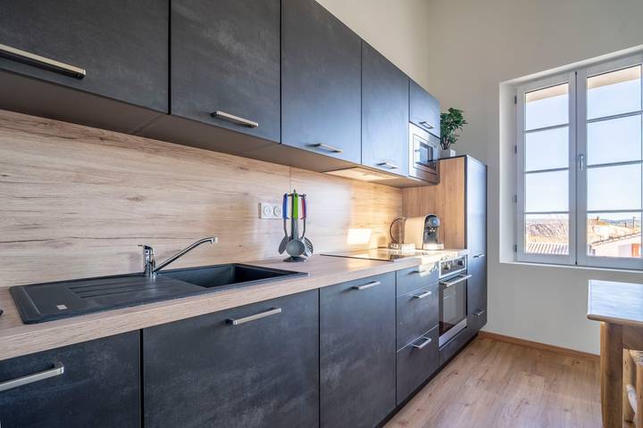 Entire apartment, Apartment 'Le Somail - Louis 14' with Lake View, Wi-Fi and Air Conditioning in Ginestas, Mediterranean Coast (France)