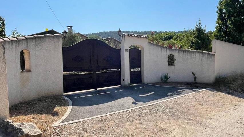 Gîte pour 2 personnes, avec piscine ainsi que jardin et vue à Cuges-les-Pins - 2