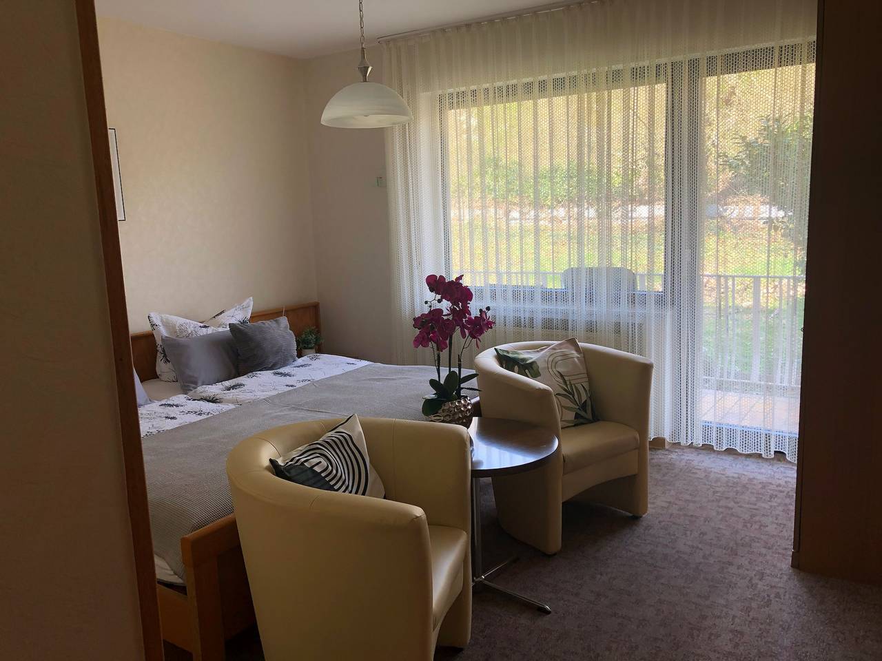 Zimmer 1 Og' Weinberg Anna, mit Gemeinschaftsgarten, Balkon und Wlan, sowie Gemeinschaftsküche in Klotten, Cochem-Zell