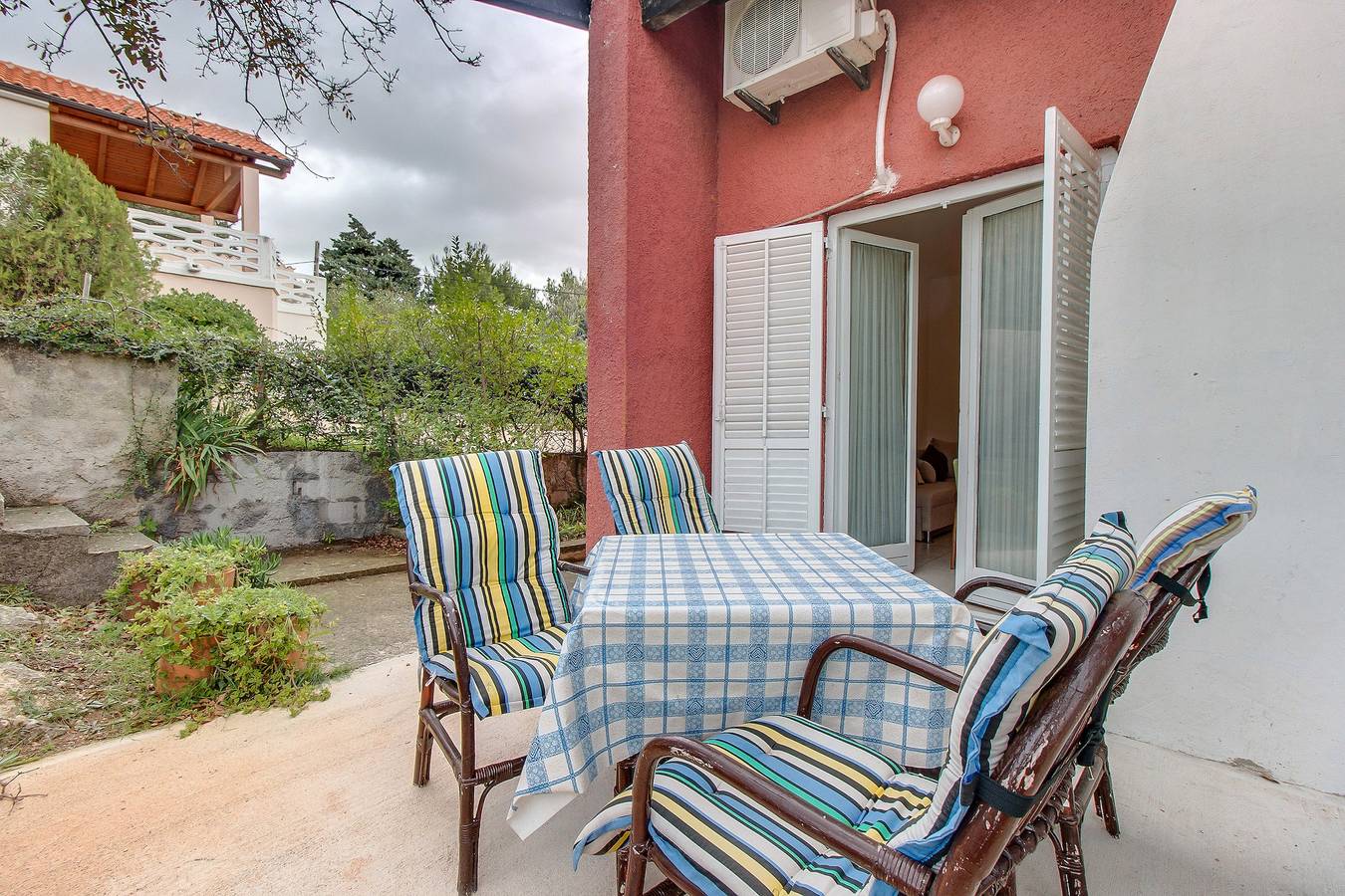 Ganze Wohnung, 2-Zimmer-Ferienwohnung mit Terrasse Nerezine, Losinj A-2516-b in Nerezine, Lošinj (Kvarner Bucht)