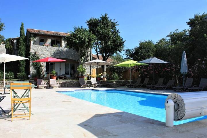 Location de vacances pour 4 personnes, avec piscine et jardin à Saint-Alban-Auriolles - 2