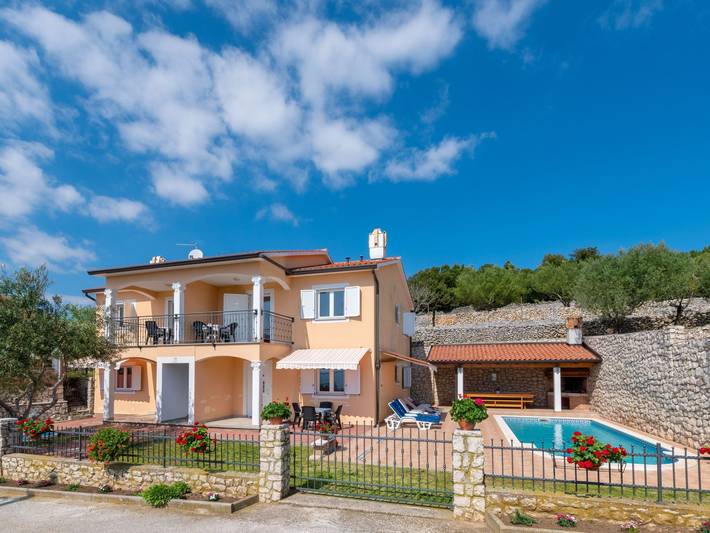 Ferienhaus für 12 Personen, mit Balkon und Pool