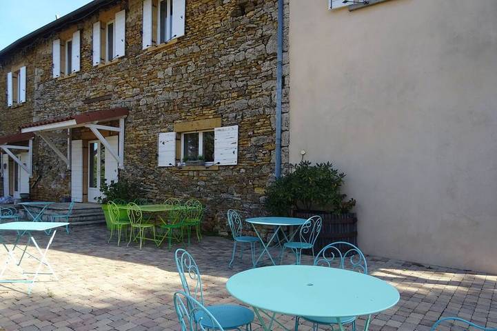 Gîte pour 30 personnes, avec jardin dans Beaujolais