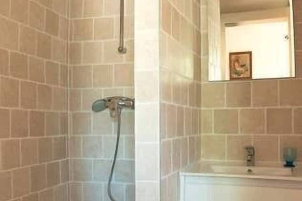 ¡Perla rara! Bonita piscina, acceso privado al río. in Fontaine-de-Vaucluse, Vaucluse