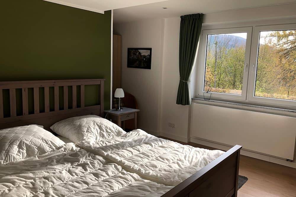 Ganze Wohnung, In wunderschönem Landhaus, Luxussanierung, direkt am Wald + nahe Golfplatz in Schmallenberg, Hochsauerlandkreis