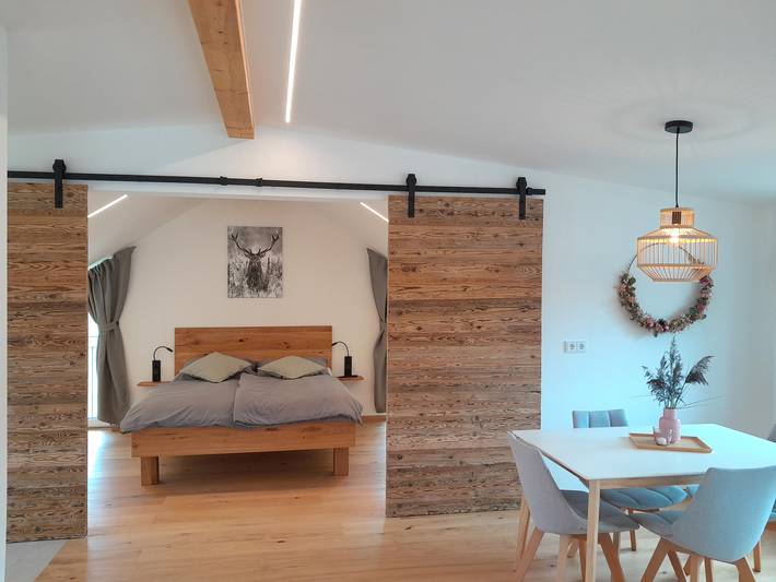 Ganze Ferienwohnung, Ferienwohnung Bergblick Loft - Ferienwohnung Bergblick Loft, 60 qm mit separatem Schlafzimmer und West-Balkon in Kampenwand, Aschau im Chiemgau