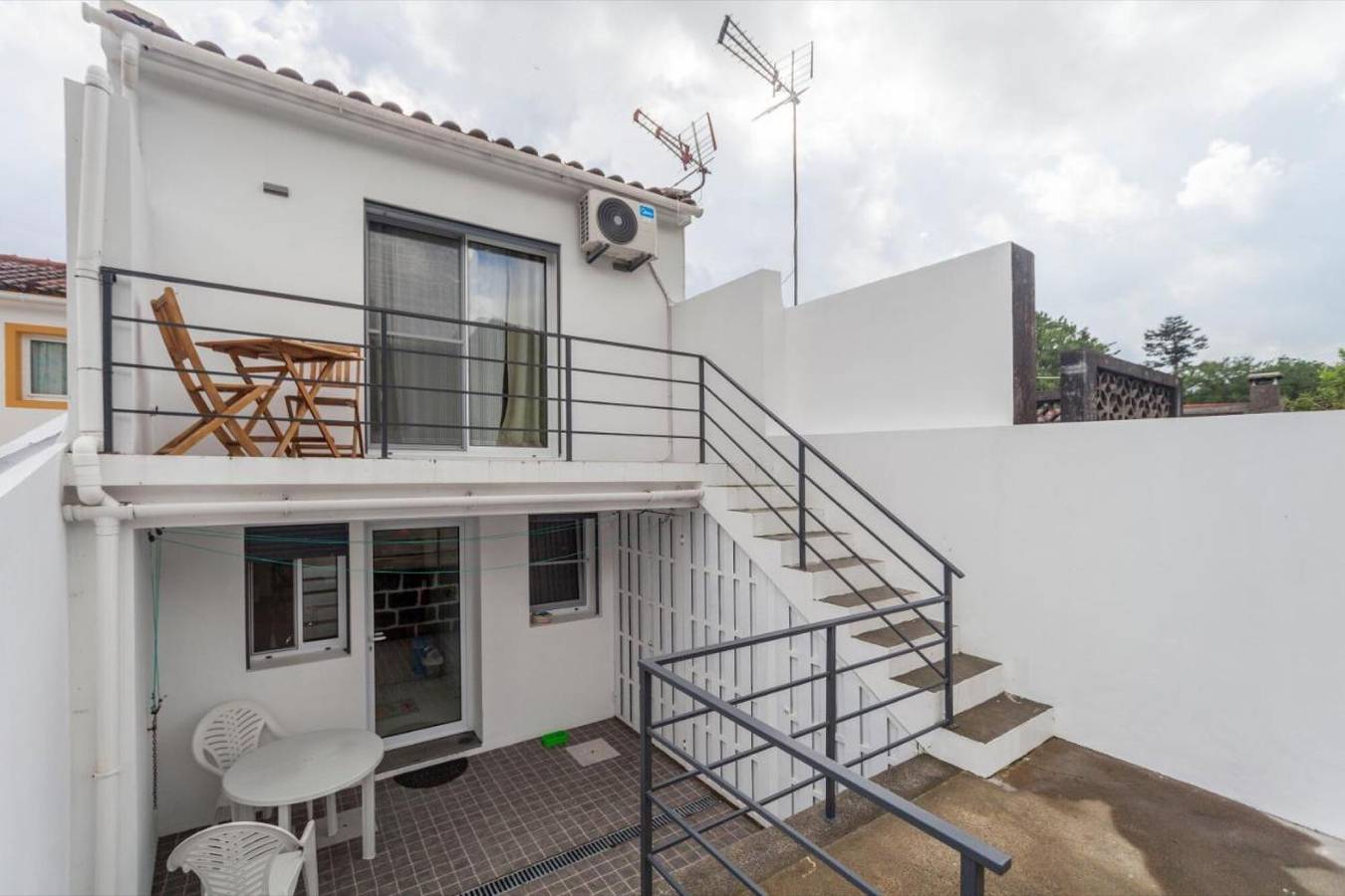 Ferienhaus "Casa do Poema" mit Bergblick, privater Terrasse und Wlan in São Miguel Island, Furnas