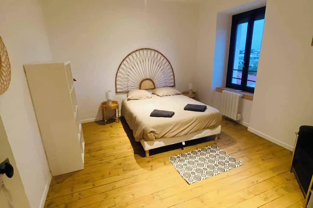 Magnificent 9-person house close to town center. in Valence, Valence region