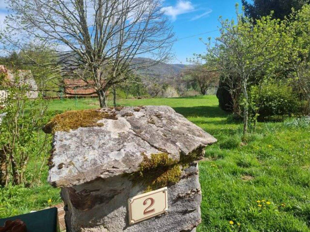 Grande maison de vacances, avec jardin, en pleine nature in Leucamp, Région d'Aurillac