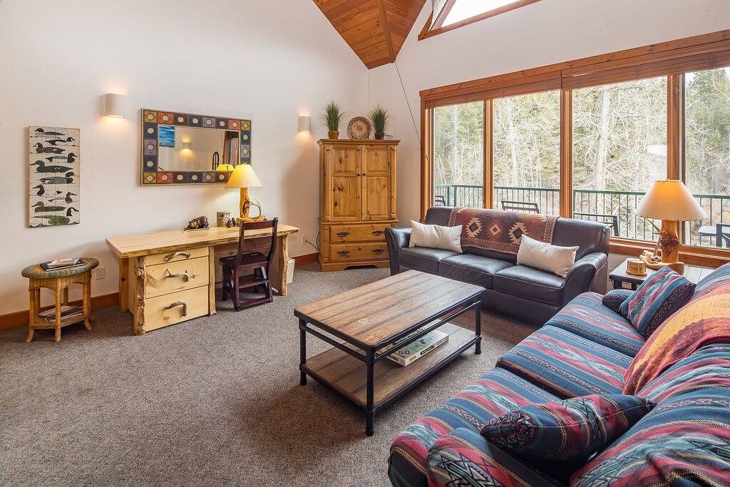 Ganze Wohnung, Übernachten Sie in Montana - Downtown Bigfork, Luxus-Eigentumswohnung am Swan River in Bigfork, Flathead Nationalwald