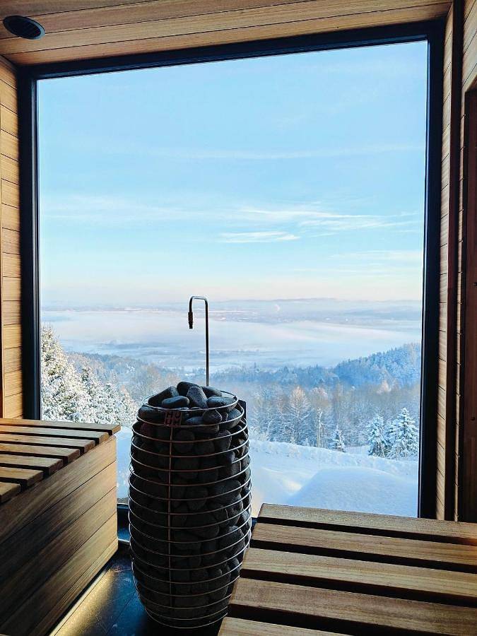 Apartament wakacyjny dla 6 osób, z Balkon i Taras oraz Jacuzzi i Ogród w Zachełmie