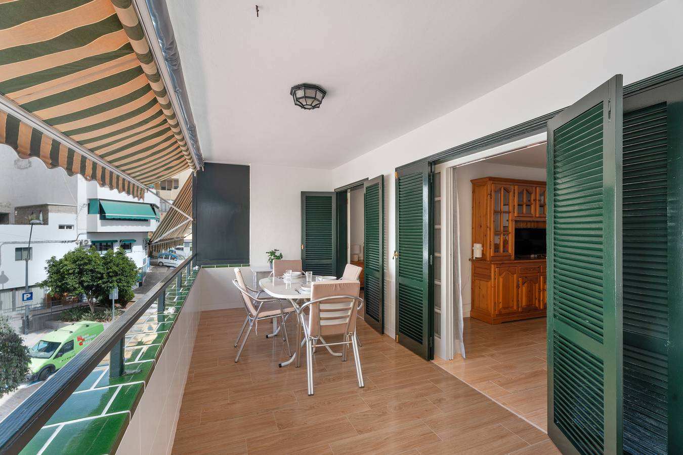Ganze Wohnung, Ferienwohnung 'Tomasol' mit Meerblick, privater Terrasse und Wlan in Los Cristianos, Arona