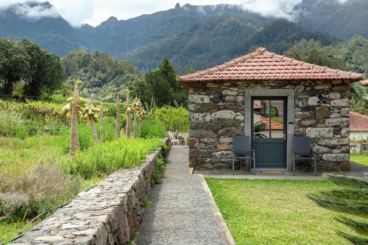 Holiday Home 'Casa Da Vicencia' with Mountain View, Shared Garden and Wi-Fi in São Vicente (Madeira), Madeira