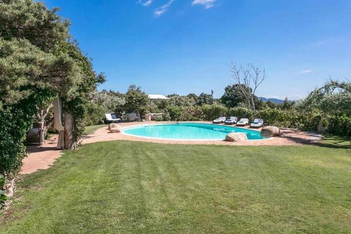 Villa pour 11 personnes, avec vue ainsi que piscine et terrasse, animaux acceptés à Porto Cervo - 2