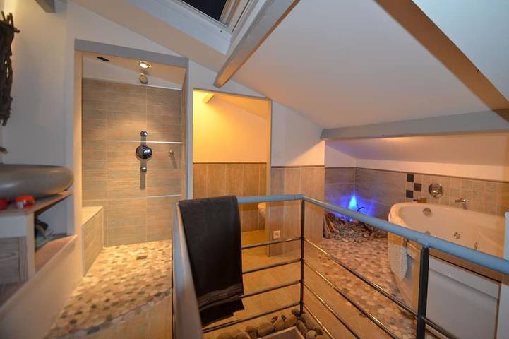 Apt. in Einer Villa an der Côte D'azur mit Tollem Pool und Garten in La Gaude, Mittelmeerküste (Frankreich)
