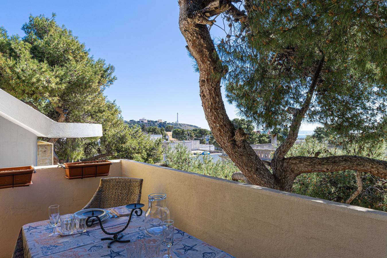 Appartement entier, Appartement "Bouganville" avec vue sur la mer, Wi-Fi et climatisation. in Leuca, Castrignano del Capo