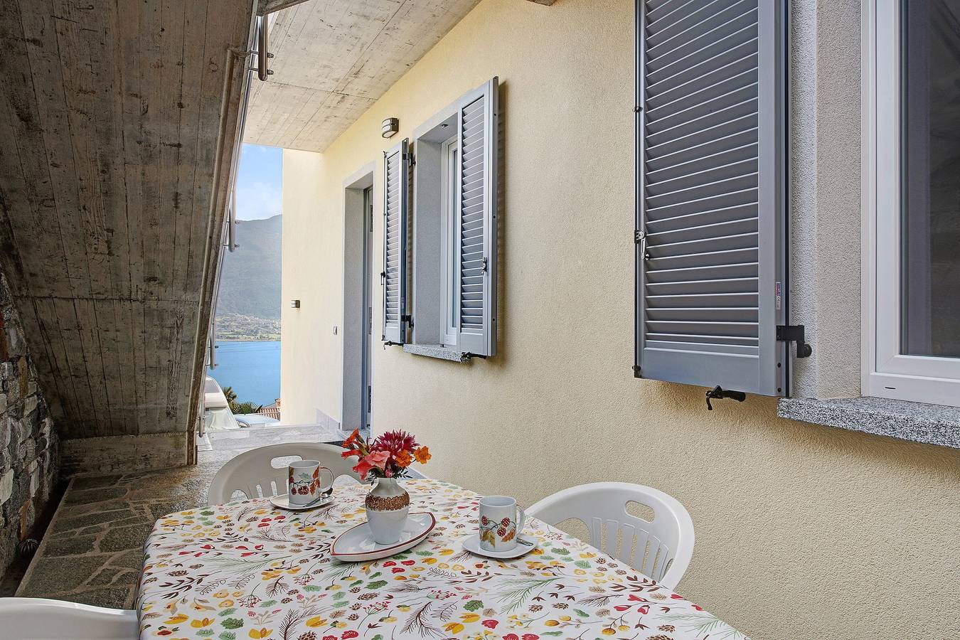 Appartement entier, Nouvel appartement Casa Andrea avec vue sur le lac, terrasse et parking gratuit sur place in Aurogna, Trezzone