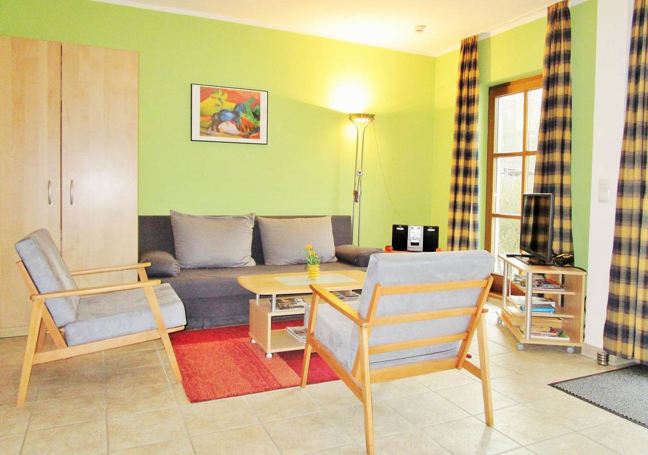 Ganze Wohnung, Am Grün 14 / Bettina / We 4: freundliche und geräumige 2-Zimmer-Fewo in Wittenbeck, Rostock und Umgebung