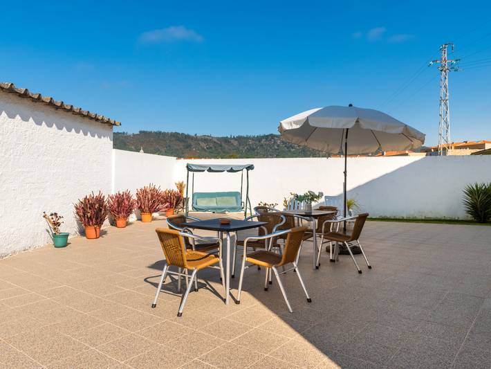 Location de vacances pour 8 personnes, avec terrasse et jardin dans Marinhas - 3