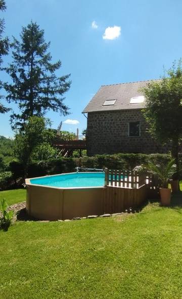 Gîte pour 8 personnes, avec piscine ainsi que terrasse et jardin en Corrèze