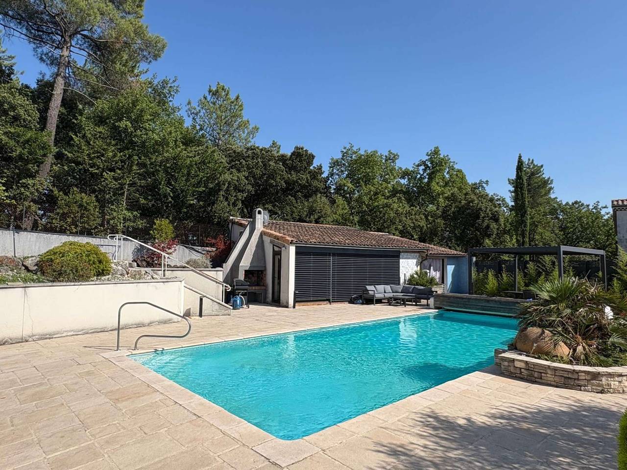 Villa d'Exception avec Piscine Privée, Jacuzzi et Climatisation in Ucel, Parc naturel régional des Monts d'Ardèche