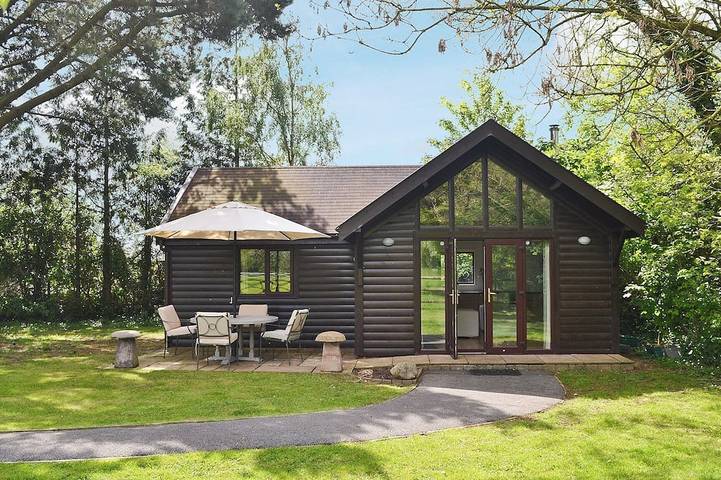 Log cabin for 2 people, with garden, with pets in Cheddar