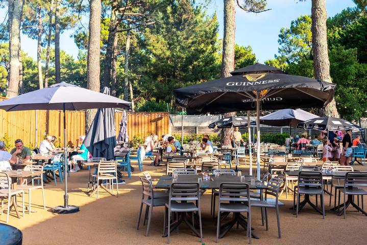 Camping für 6 Personen, mit Terrasse und Pool, mit Haustier in Biscarrosse