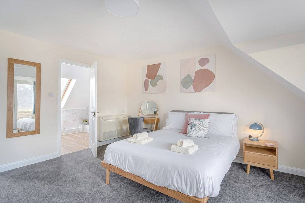 3 Bedroom Jesus Green Townhouse with Parking in Market Ward, Cambridge