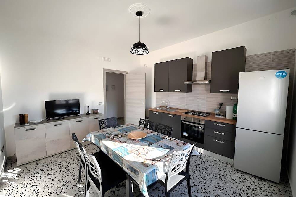 Ganze Wohnung, Appartamento Casa Nyon – Modernes Apartment direkt am Meer in Agropoli in Agropoli, Cilento