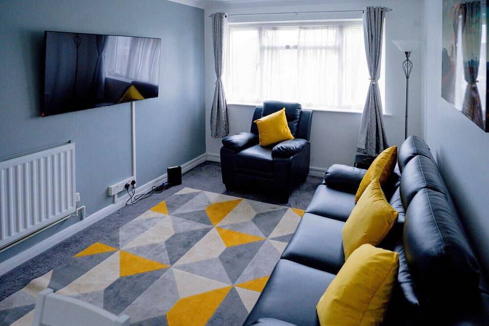 Bright 2-bedroom home with private garden & easy London access in Bexley, Londres