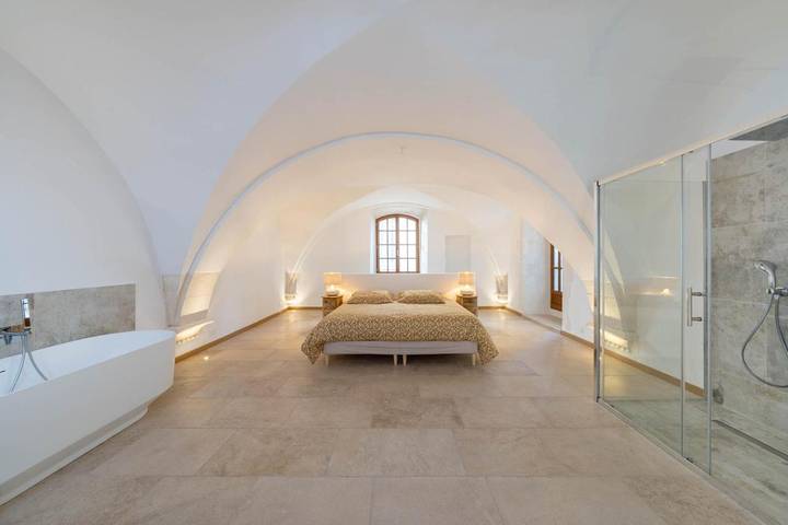 Location de vacances pour 10 personnes, avec vue ainsi que terrasse et piscine dans Office De Tourisme Du Pays Des Sorgues Et Des Monts De Vaucluse - 2