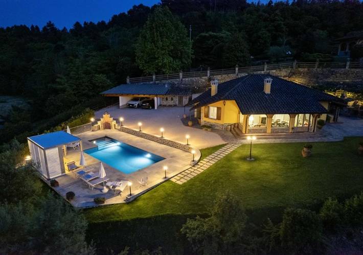 Ferienhaus für 6 Personen, mit Whirlpool und Garten sowie Kinderpool und Pool