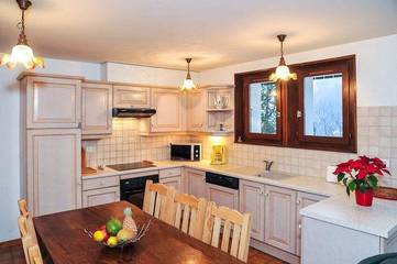 Gîte pour 5 personnes, avec terrasse dans Office De Tourisme De Chatel