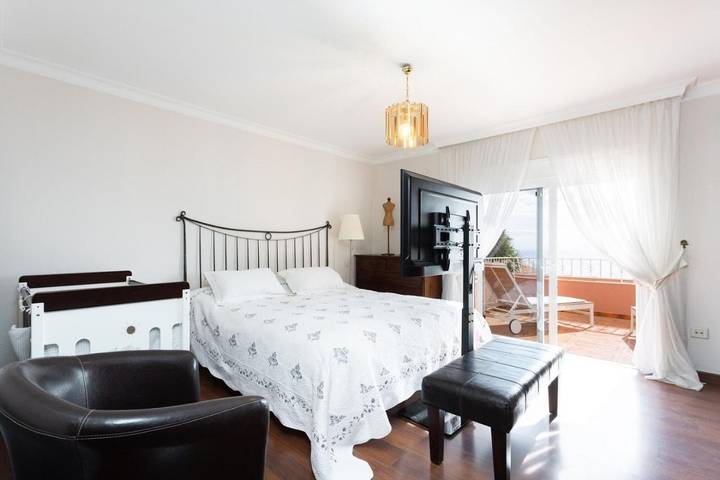 Casa rural para 10 personas, con Balcón y Terraza además de Jardín y Piscina en El Rosario - 4