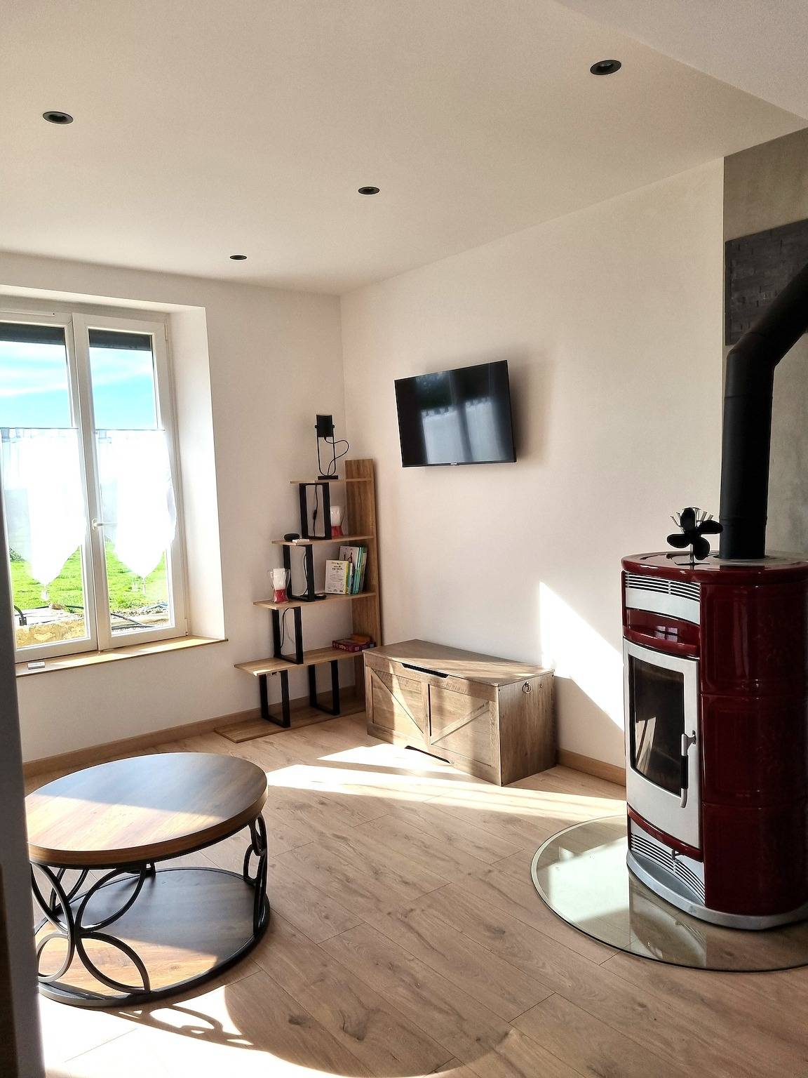 Casa de campo independiente 'Aux Hirondelles' con terraza privada, jardín y Wi-Fi in Montceaux-lès-Provins, Sena y Marne