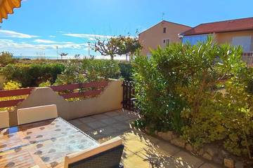 Gîte pour 4 personnes, avec terrasse ainsi que piscine et jacuzzi dans Plage Mateille