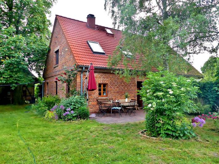Ferienwohnung für 6 Personen, mit Terrasse und Garten sowie Sauna