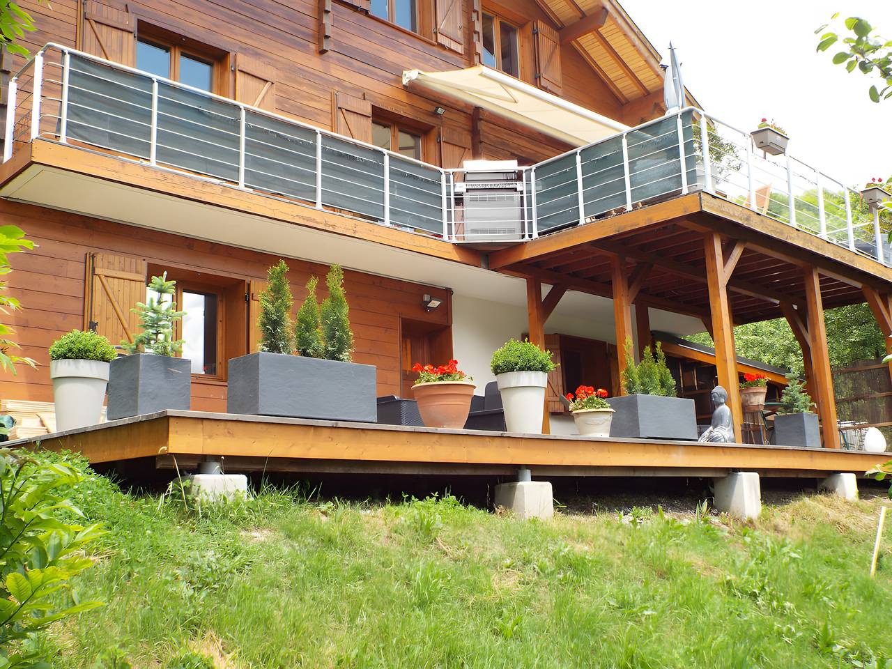 Holiday Home 'Gite Du Barnabas Relais' with Mountain View, Private Terrace and Wi-Fi in Saint-Martin-de-la-Porte, Saint-Jean-de-Maurienne region