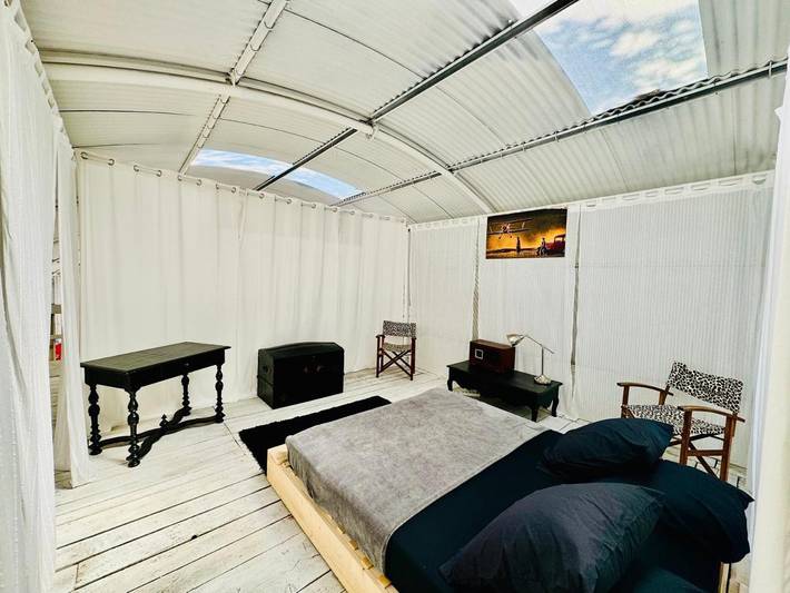 Tente pour 2 personnes, avec jardin et piscine