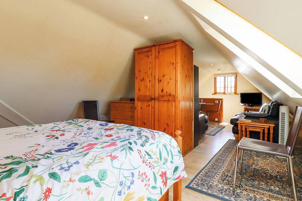 The Studio, Horseshoe Cottage, pet friendly in Fulbourn in Fulbourn, Cambridgeshire