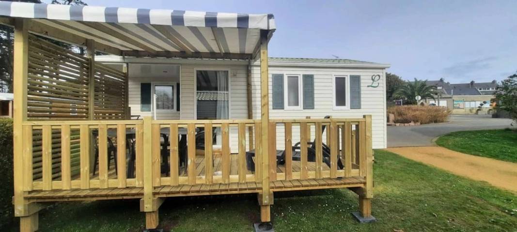 Camping pour 4 personnes, avec terrasse ainsi que piscine et bassin pour enfant dans Côte de Granit Rose - 3