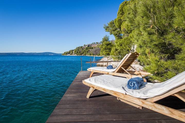 Luxus Villa Azure Bay direkt am Meer mit beheiztem Pool und Grill, ideal für Familien und Haustiere in Milna, Brac