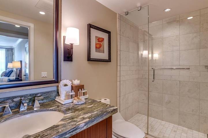 Beach rental for 8 people, with yard and pool as well as hot tub on Maui