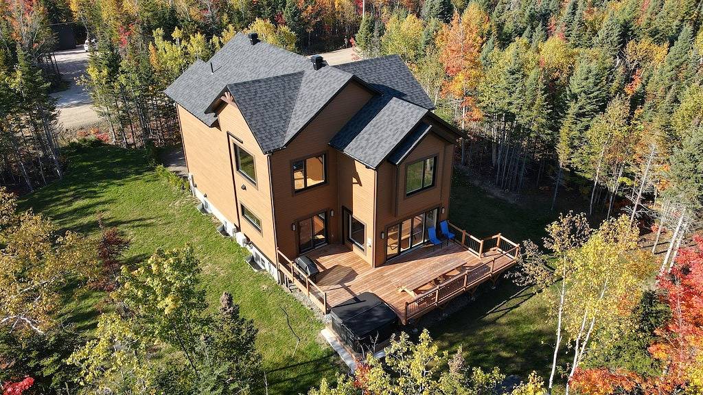 Chalet Le 26 de Charlevoix! Spa, Nature, Billiards, Pets allowed! in Le Massif