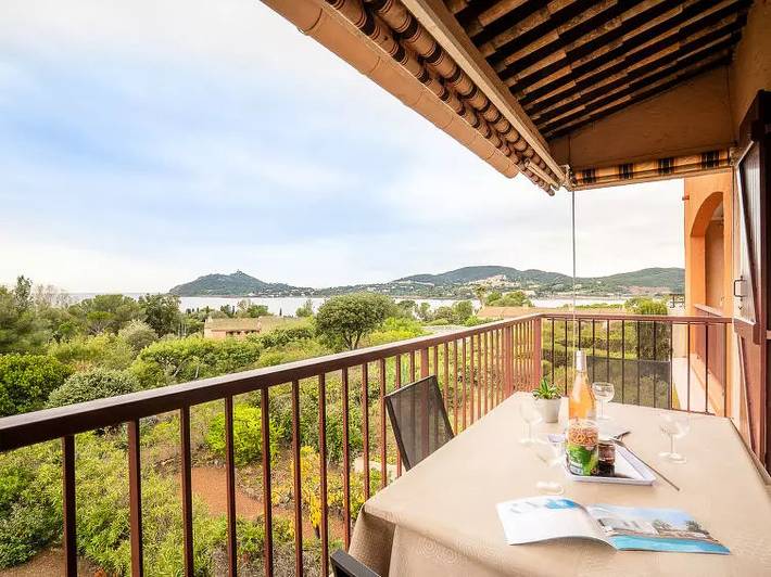 Gîte pour 4 personnes, avec terrasse et piscine dans Agay - 3