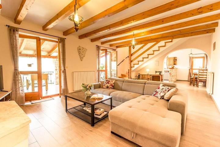 Villa pour 8 personnes, avec Terrasse et Jardin ainsi que Piscine et Vue à Kavran - 3